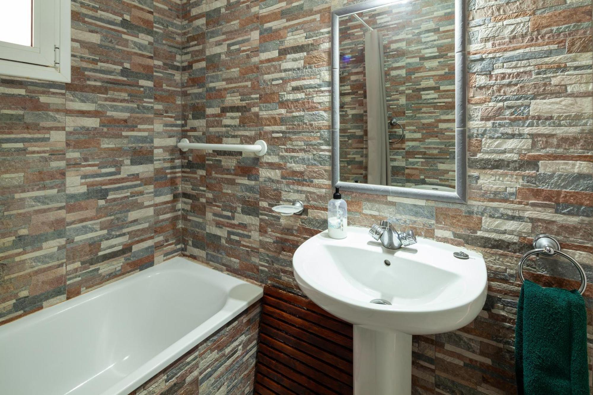 Bright Spacious 1 Bed Apartment 네르하 외부 사진